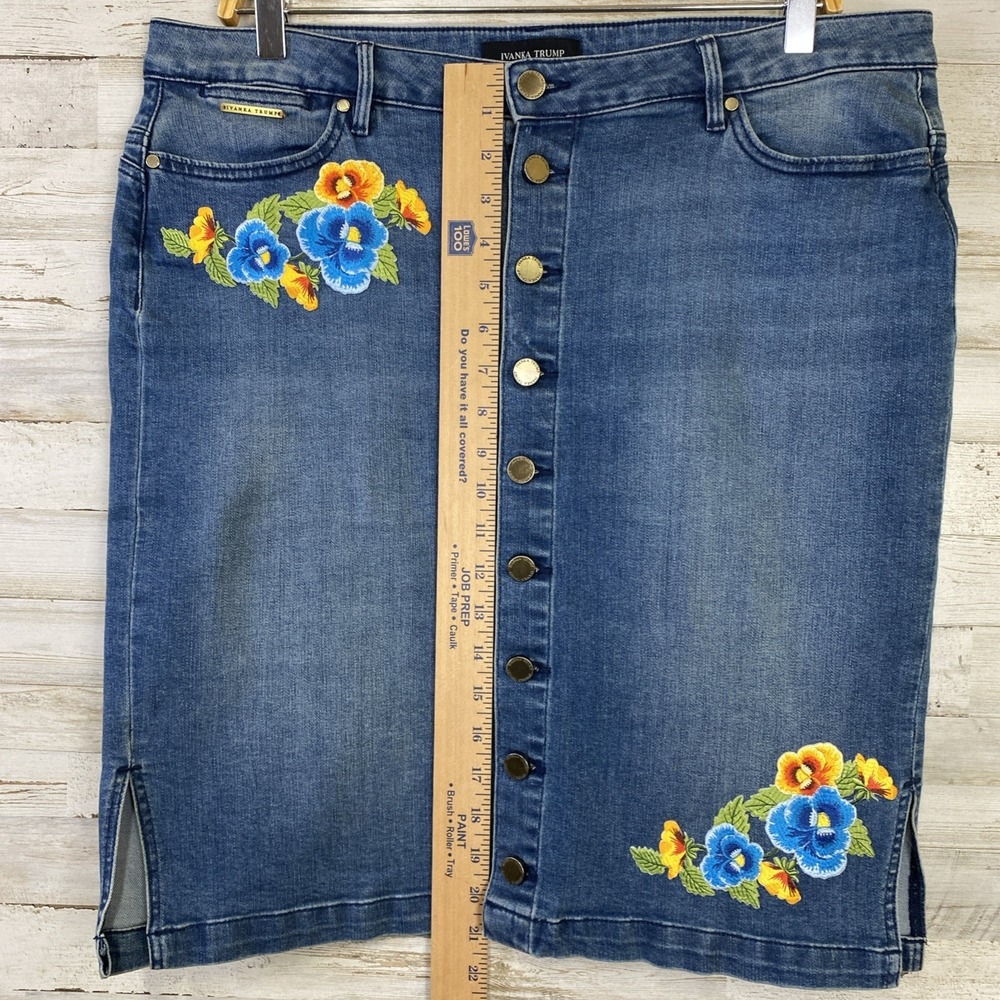 Ivanka Trump Skirt Women 14 Blue Denim Button Up Colorful Floral Patches Stretch - Picture 9 of 9